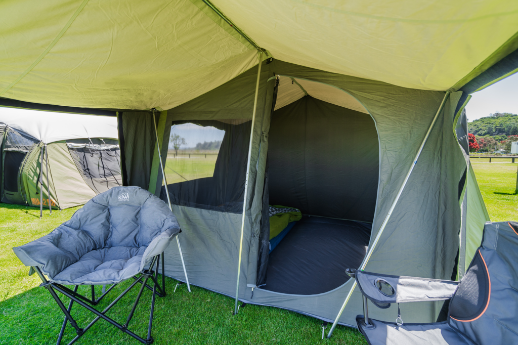 KC070 260 kiwi camping kakapo 5 canvas tent front