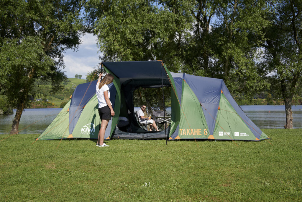 KC072 106 Kiwi Camping Takahe6 Insitu2 SML