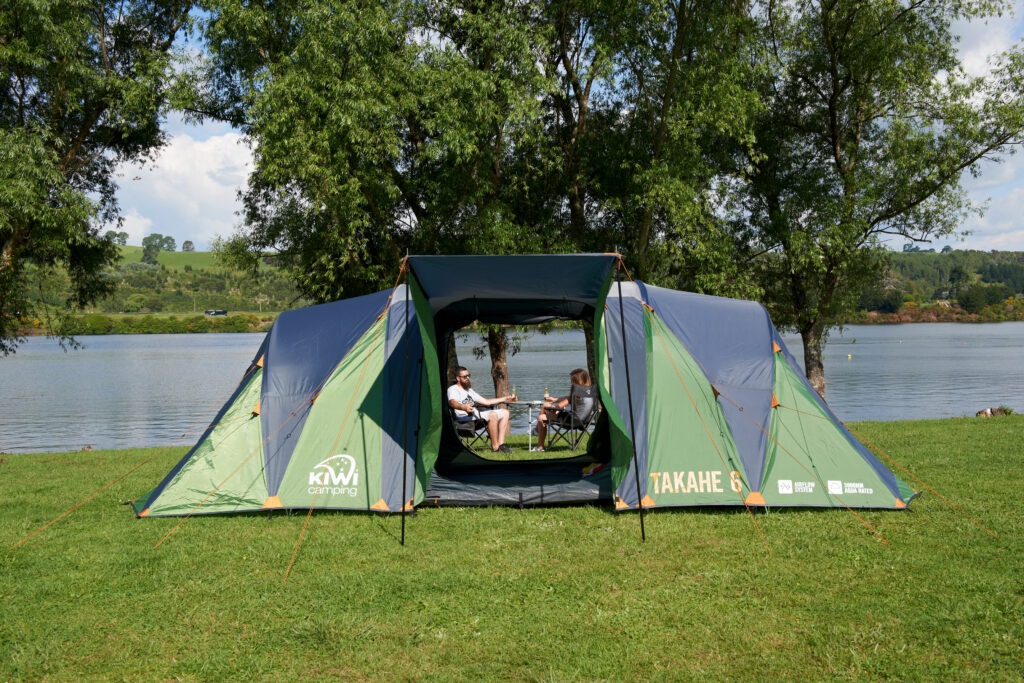 KC072 106 Kiwi Camping Takahe6 Insitu SML