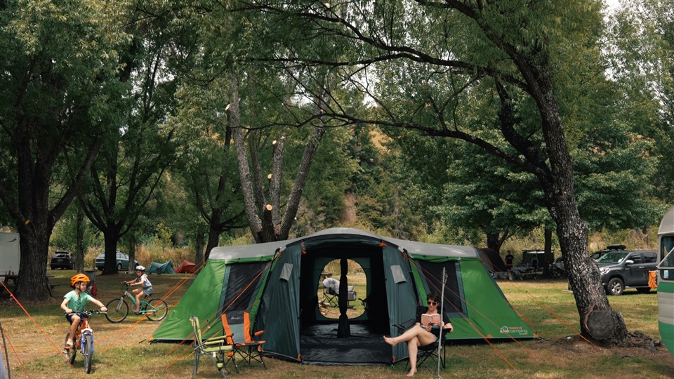 takahe10 blackout family tent